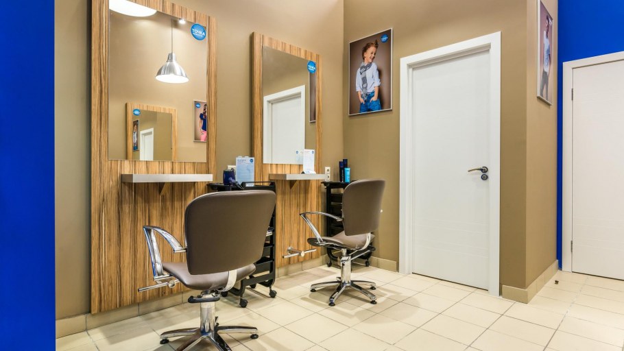 Парикмахерская внутри