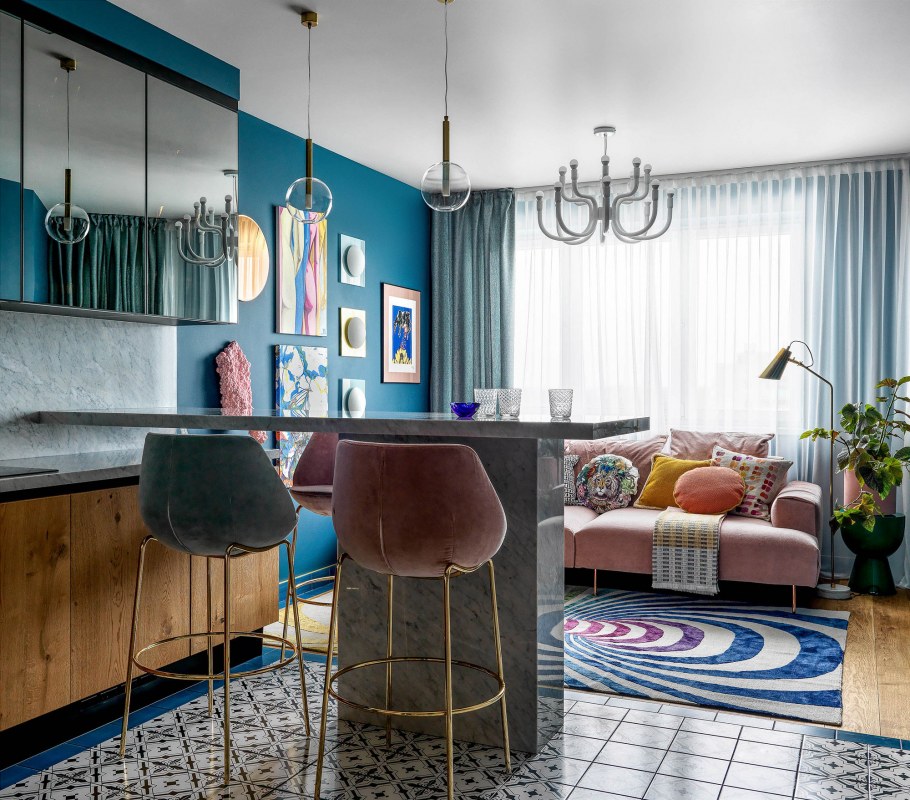 Синий диван в интерьере