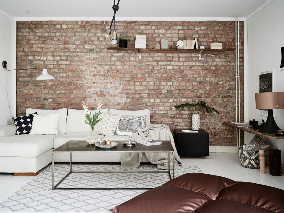 Кирпичная стена в интерьере