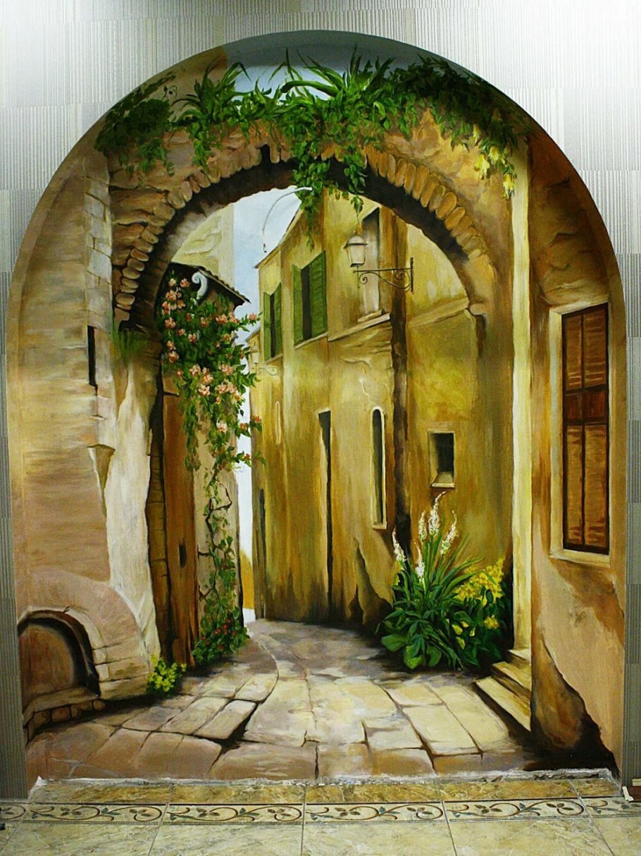 Декор стены вокруг двери