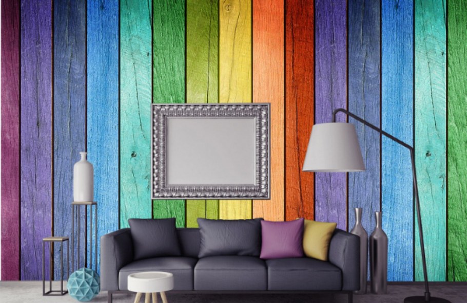 Разноцветные стены в комнате