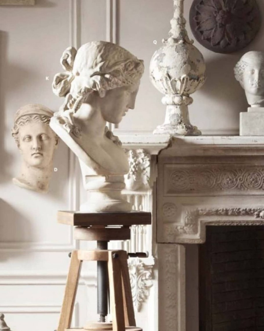 Фигура в интерьере