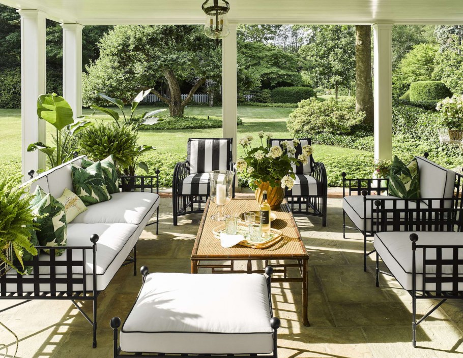 Вид с террасы на сад