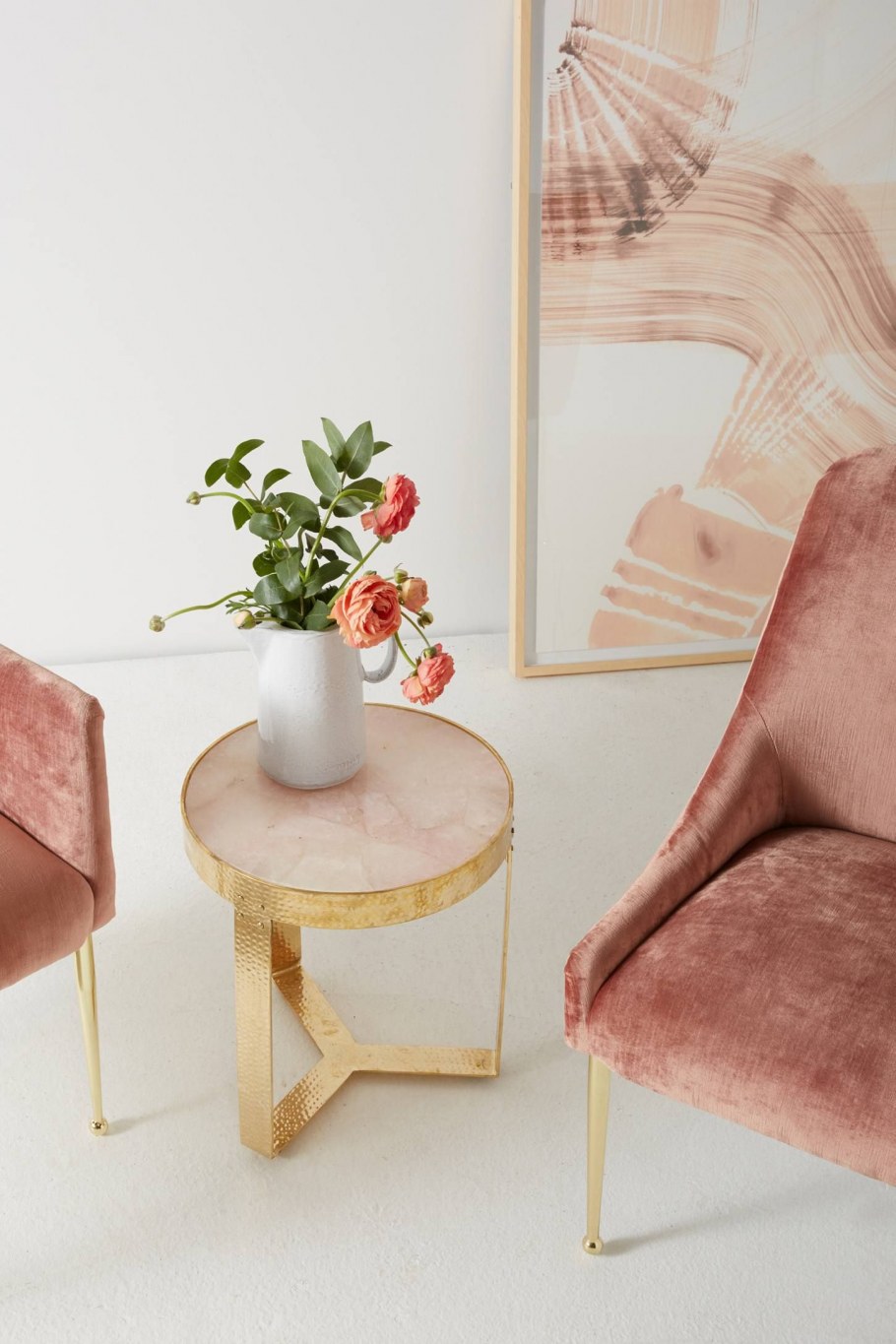 Комната в розовых тонах