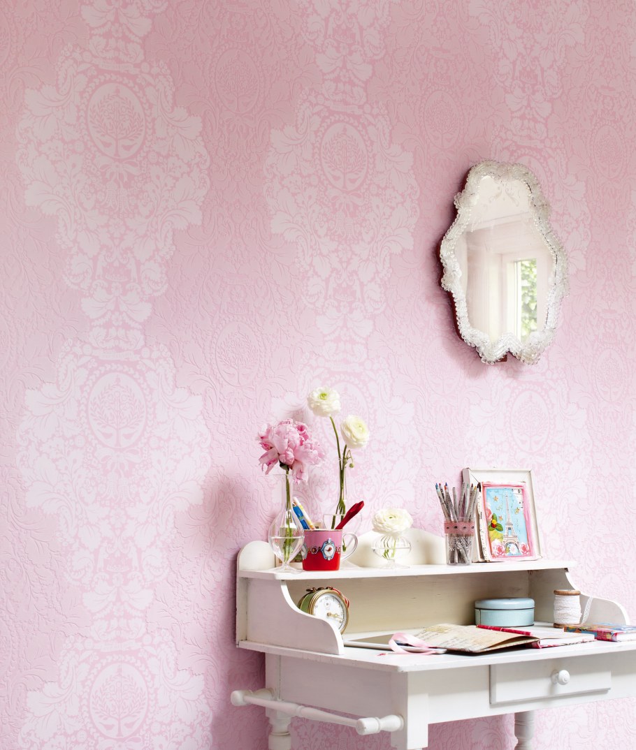 Бледно розовый цвет стен