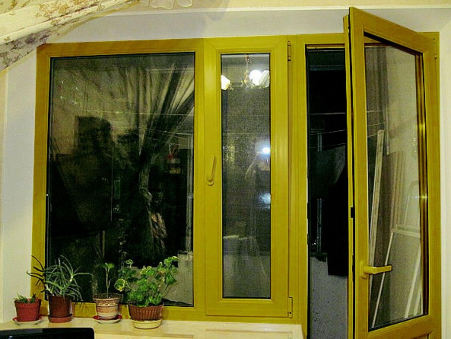 Цветные пластиковые окна