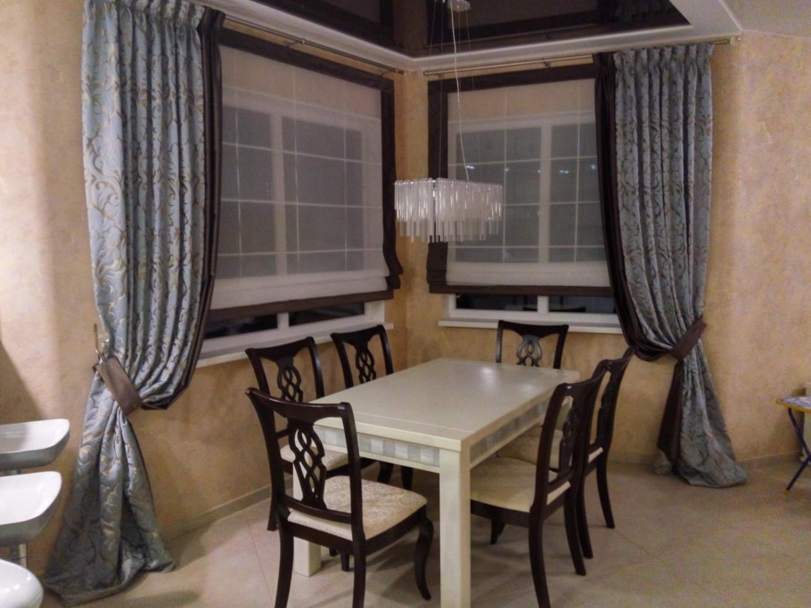 Римская штора на кухне в интерьере