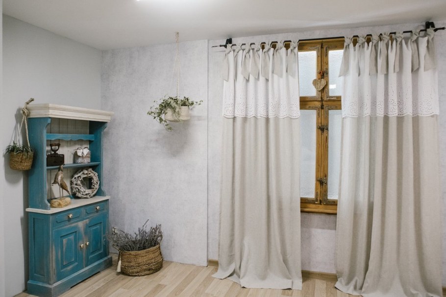 Тюль и шторы с рюшами стиль бохо-Шик в интерьере спальни