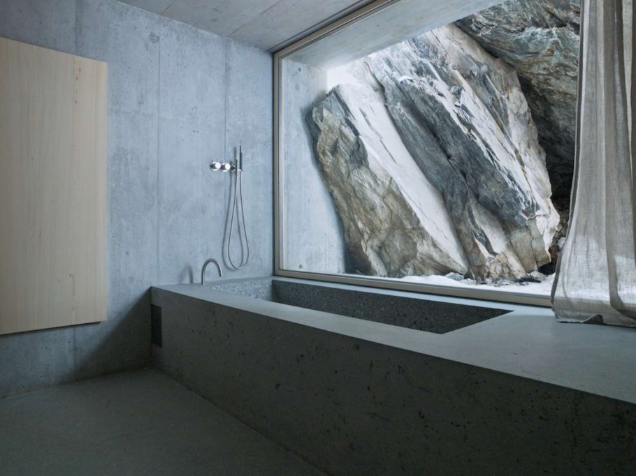 Стена под скалу