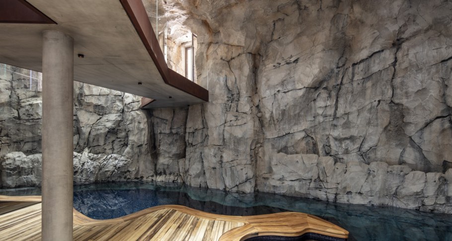 Дом на скале бассейн в скале