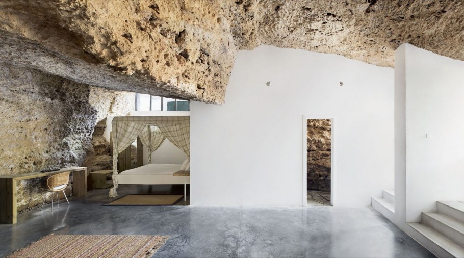 Cave House в Испании