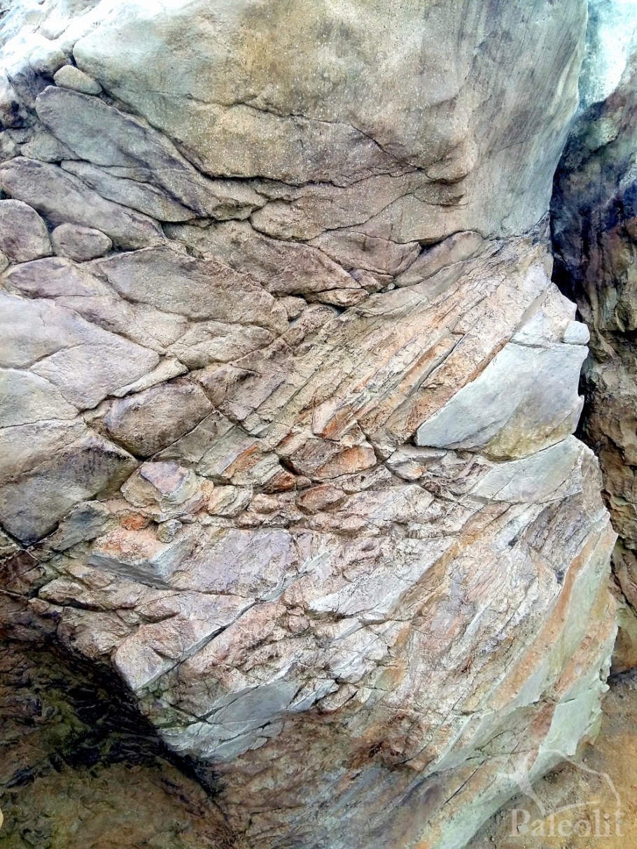 Имитация скалы