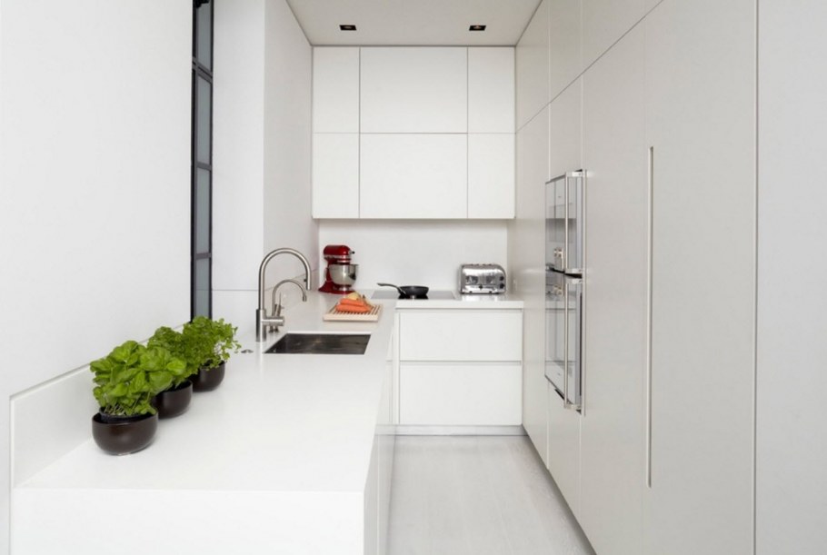 Маленькая белая кухня