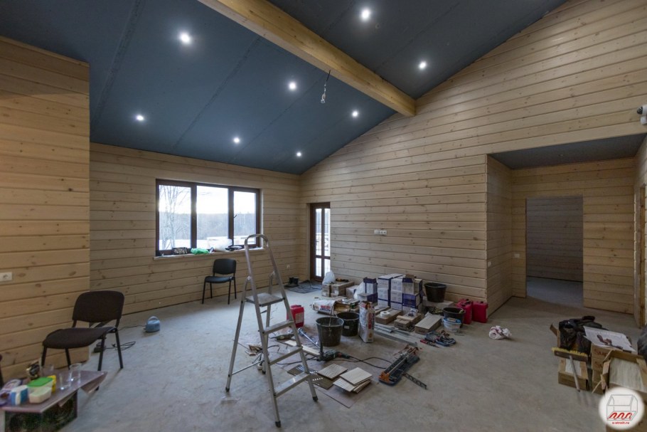 Натяжной потолок в каркасном доме