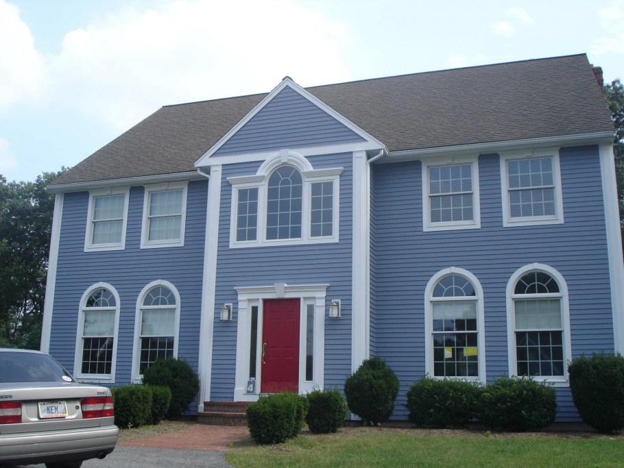 Окрашенные фасады домов