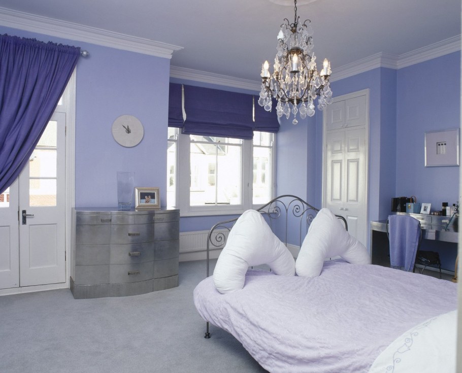 Васильковый цвет стен