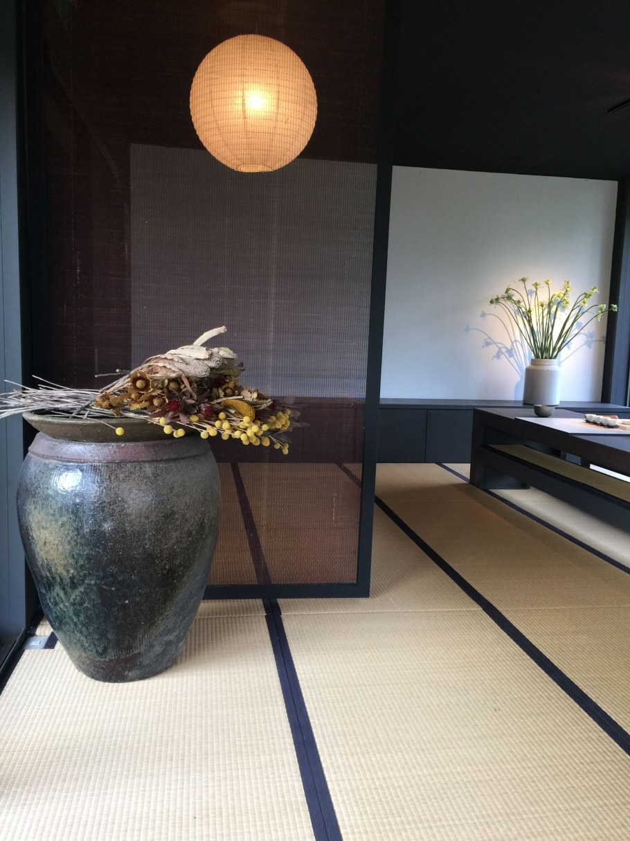 Спальня-гостиная в японском стиле