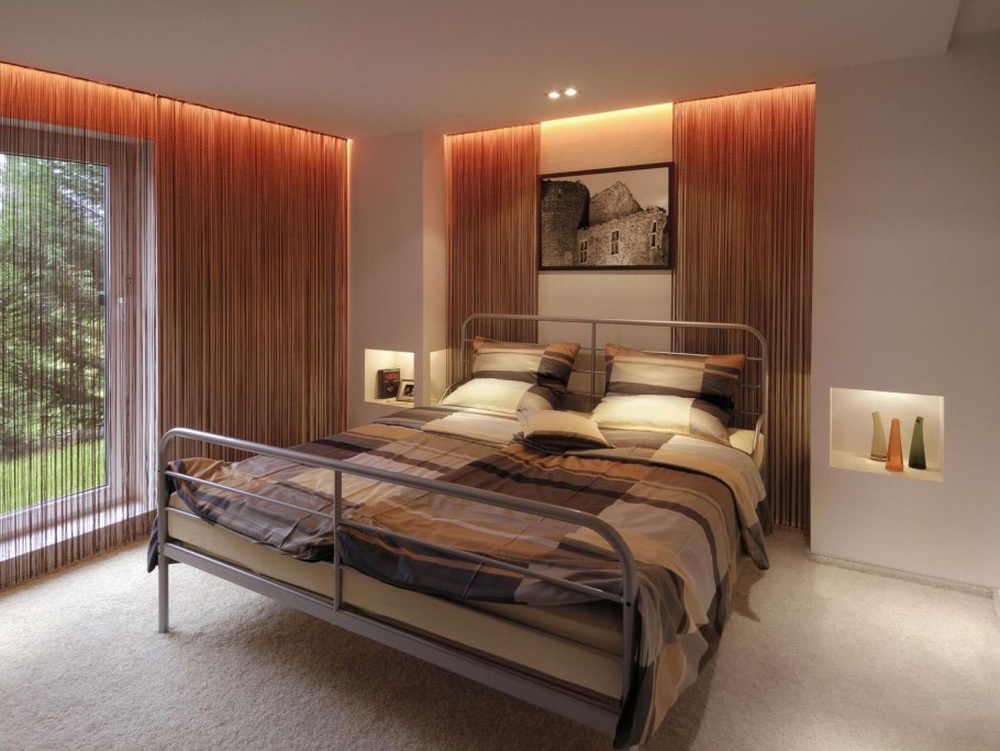 Карнизы в интерьере спальни