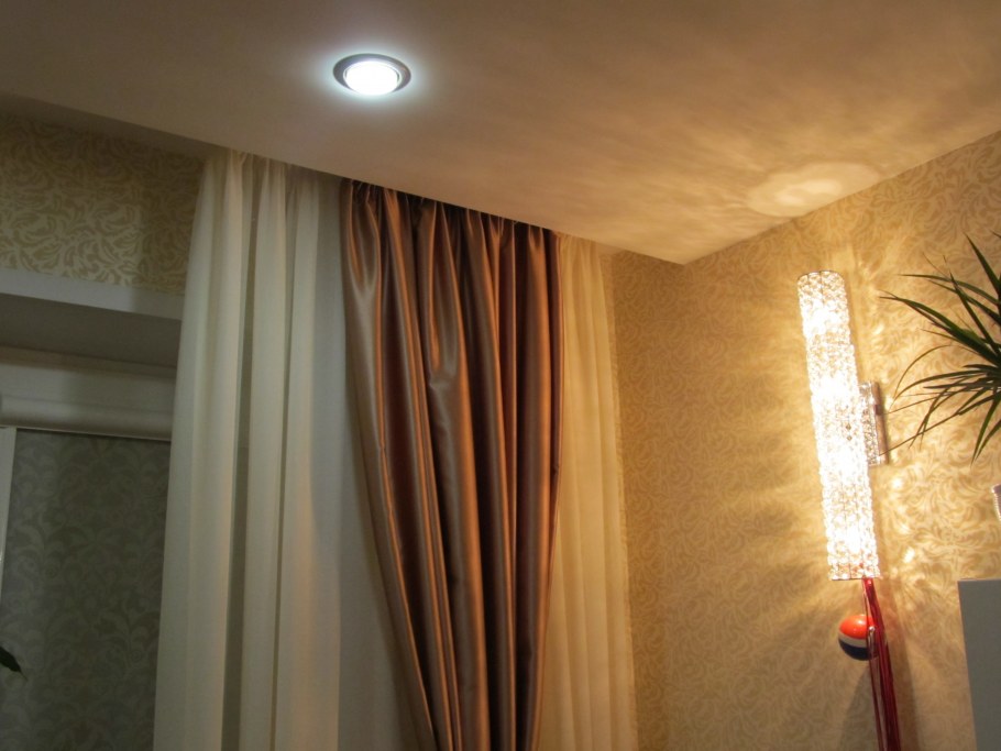 Потолочный карниз для натяжных потолков