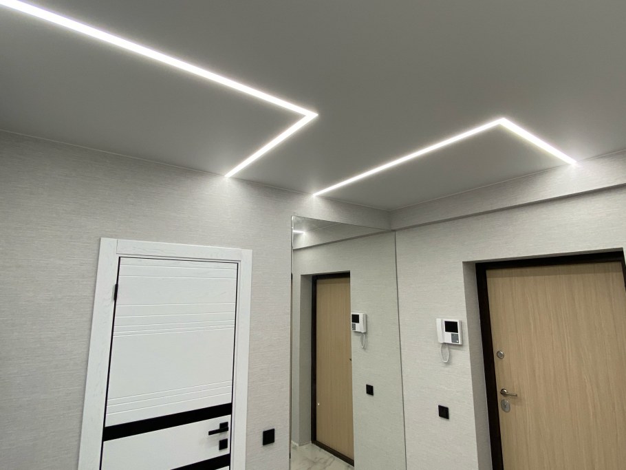 Световые линии и точечные светильники