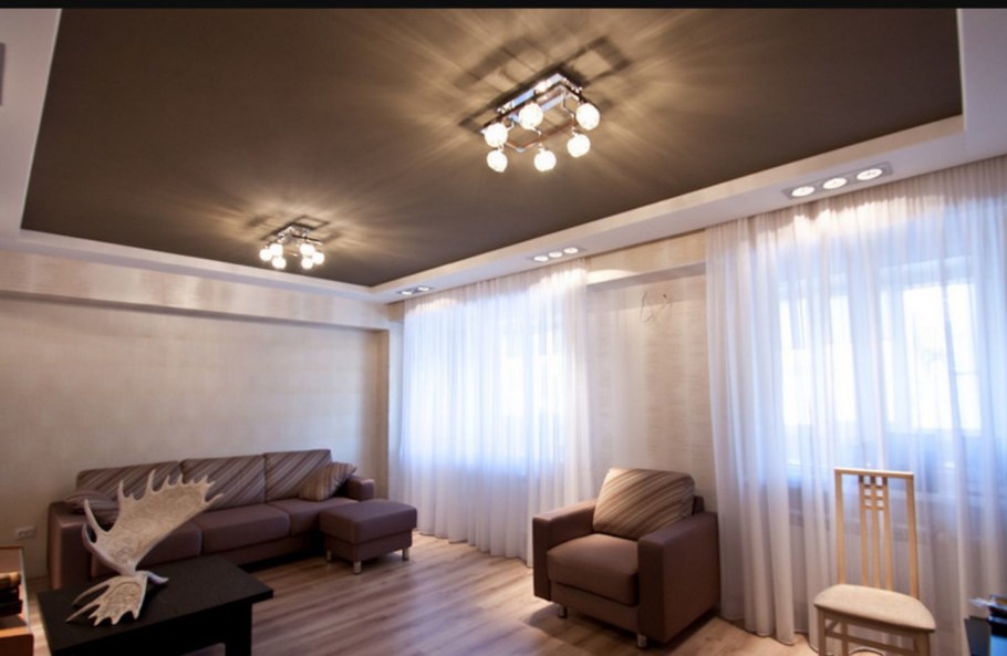 Натяжной потолок в зал