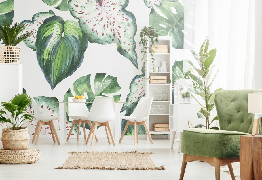 Листья на стене в интерьере