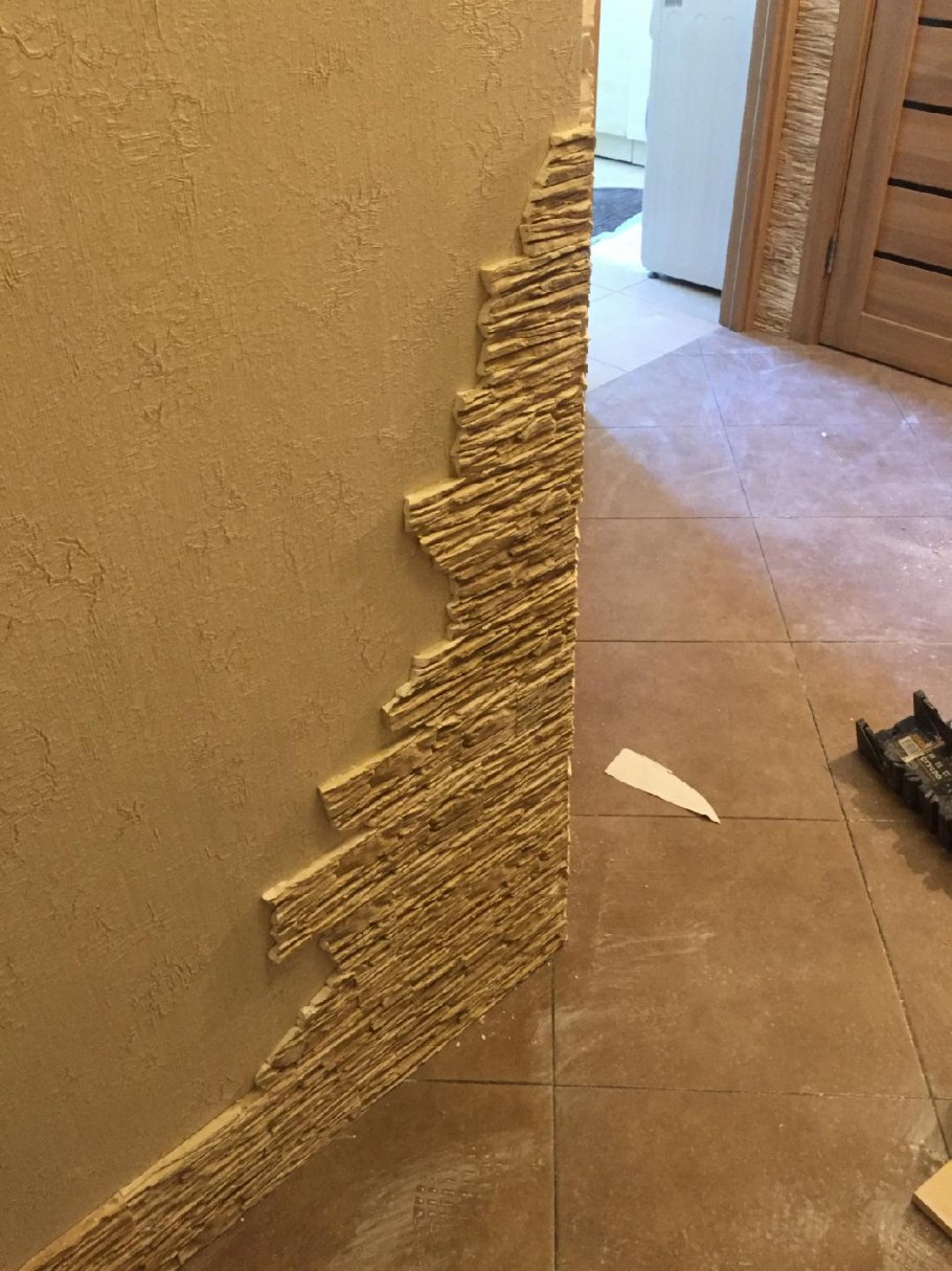 Декоративный камень и плинтус