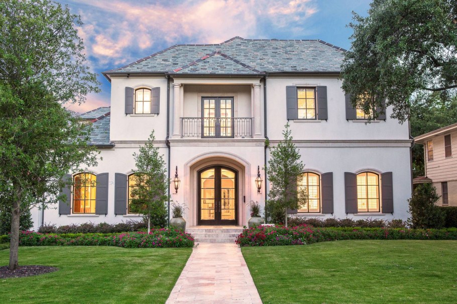 Коттедж в колониальном стиле