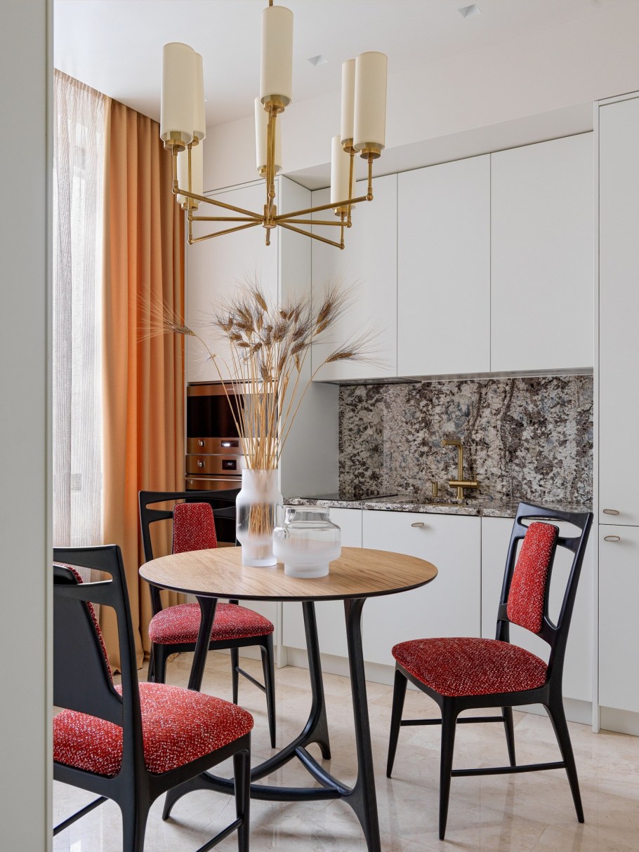 Чехлы на стулья праздничные