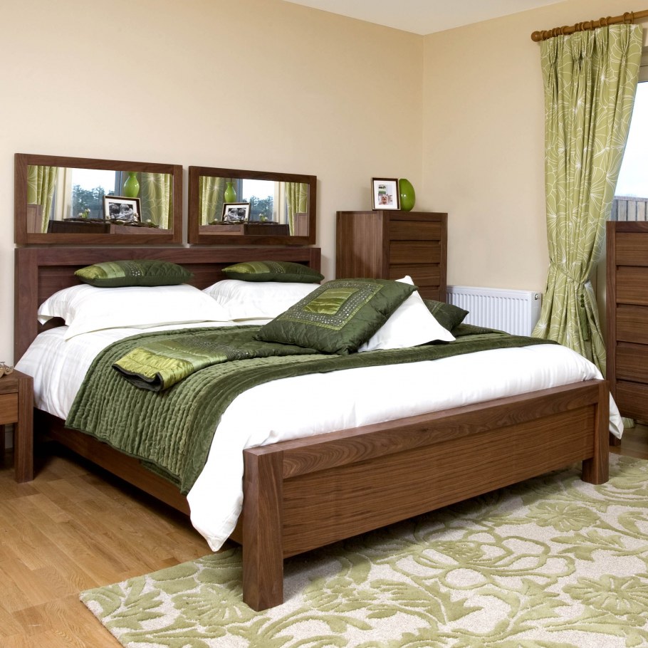 Заправленная кровать