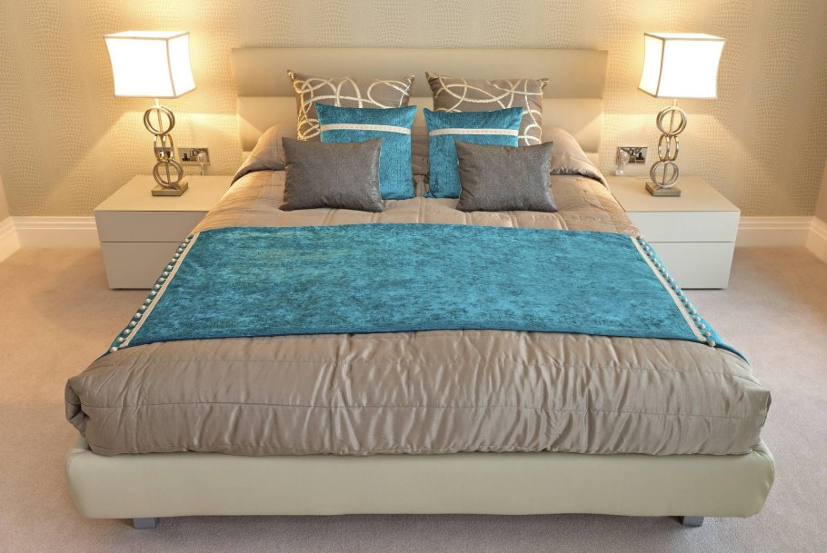 Заправленная кровать