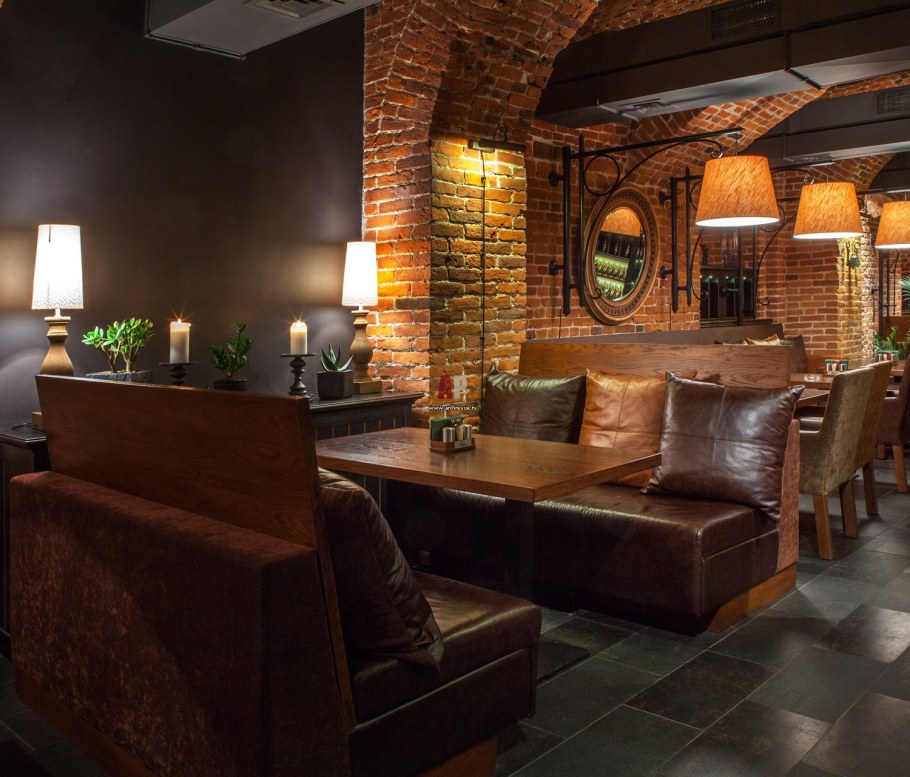 Коричневый интерьер кафе