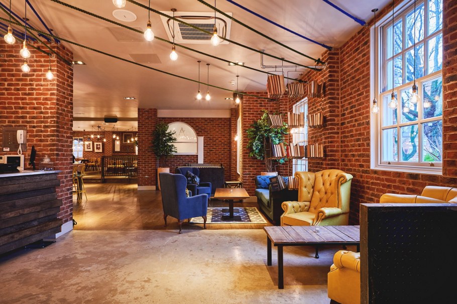 Кирпич в интерьере ресторана