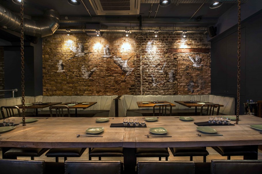 Кирпич в интерьере ресторана