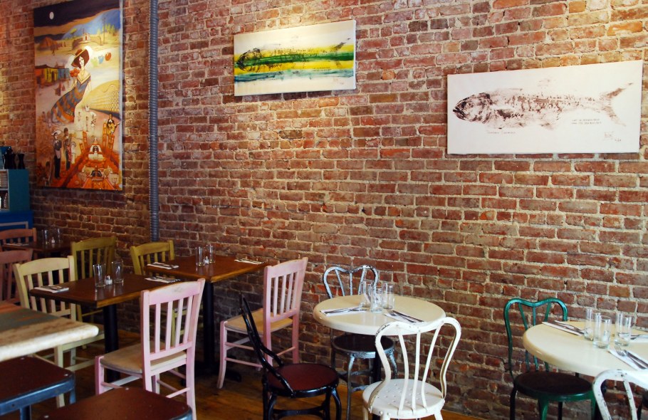 Кирпичная кладка в кафе