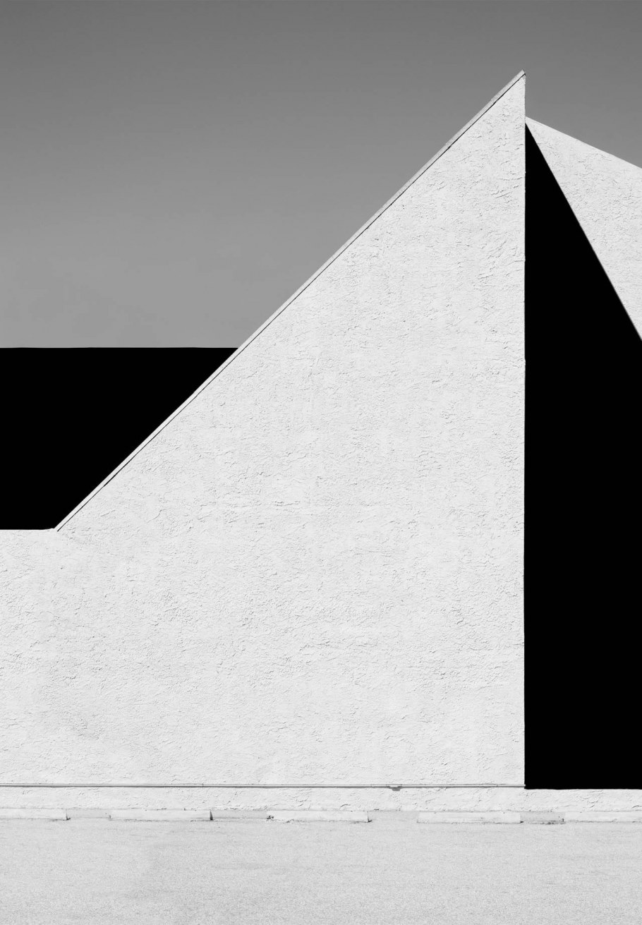 Интерьер дома в черно белом стиле