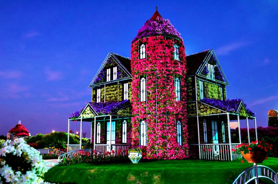 Домик в цветах