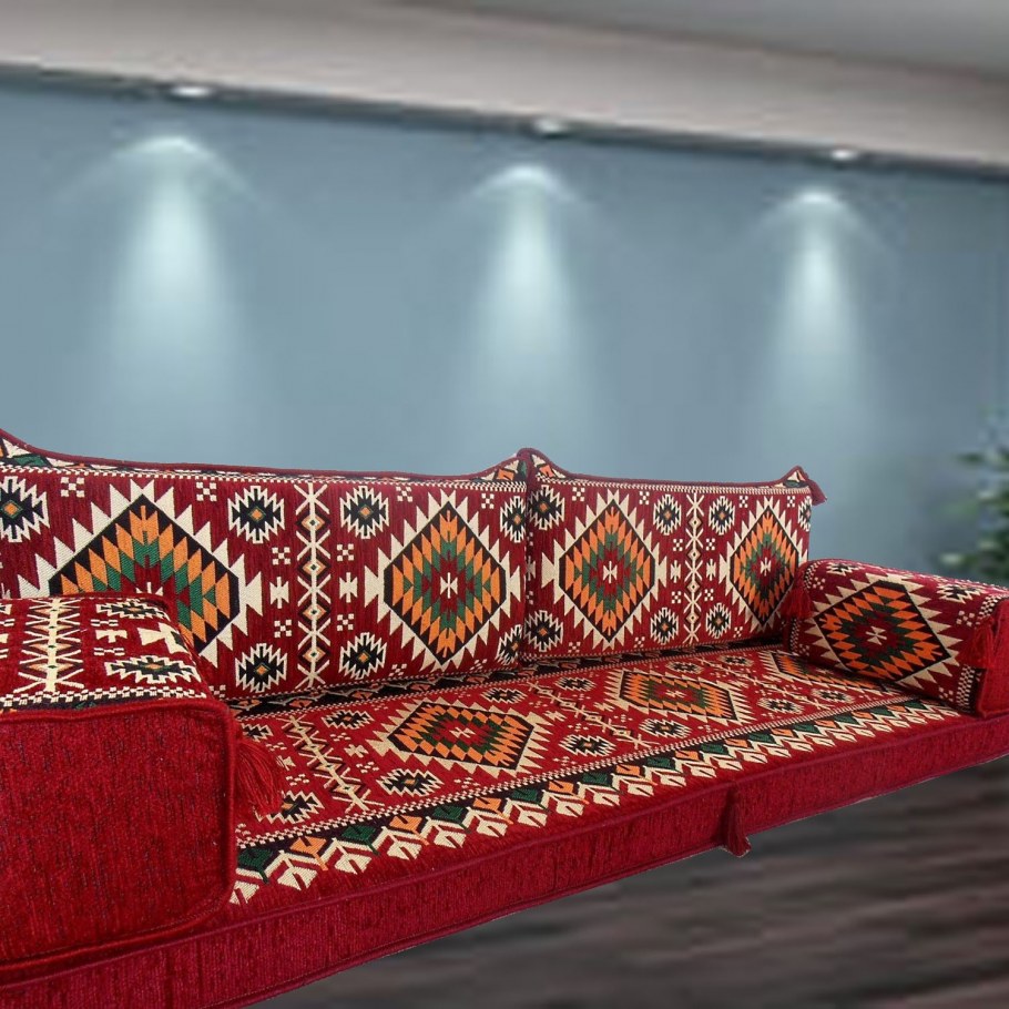 Диван в арабском стиле