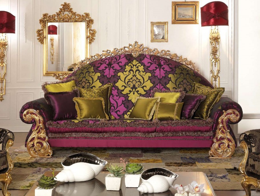 Фиолетовый диван с золотом в стиле Барокко