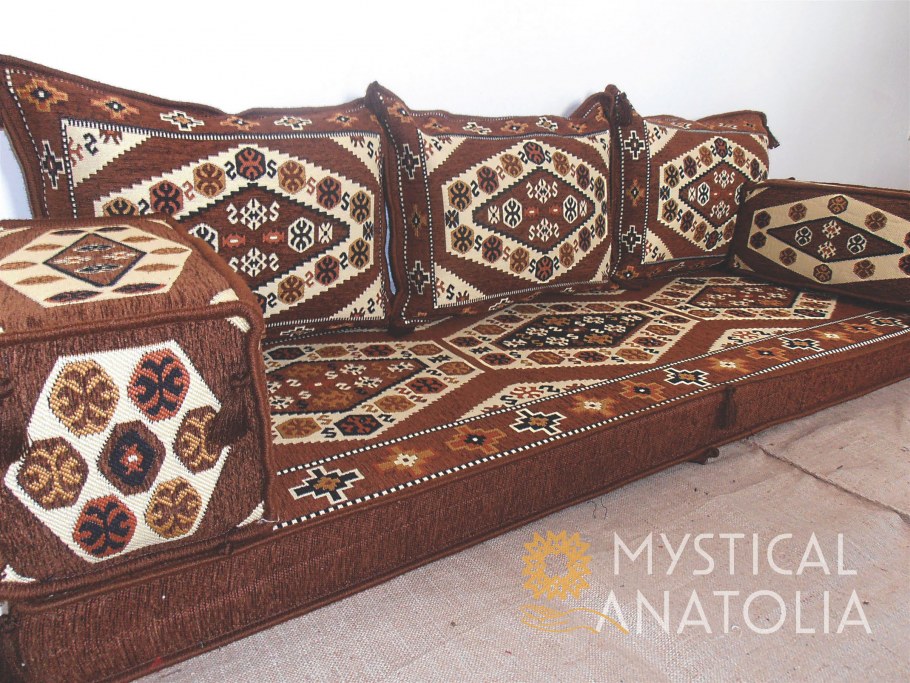 Диван в Восточном стиле