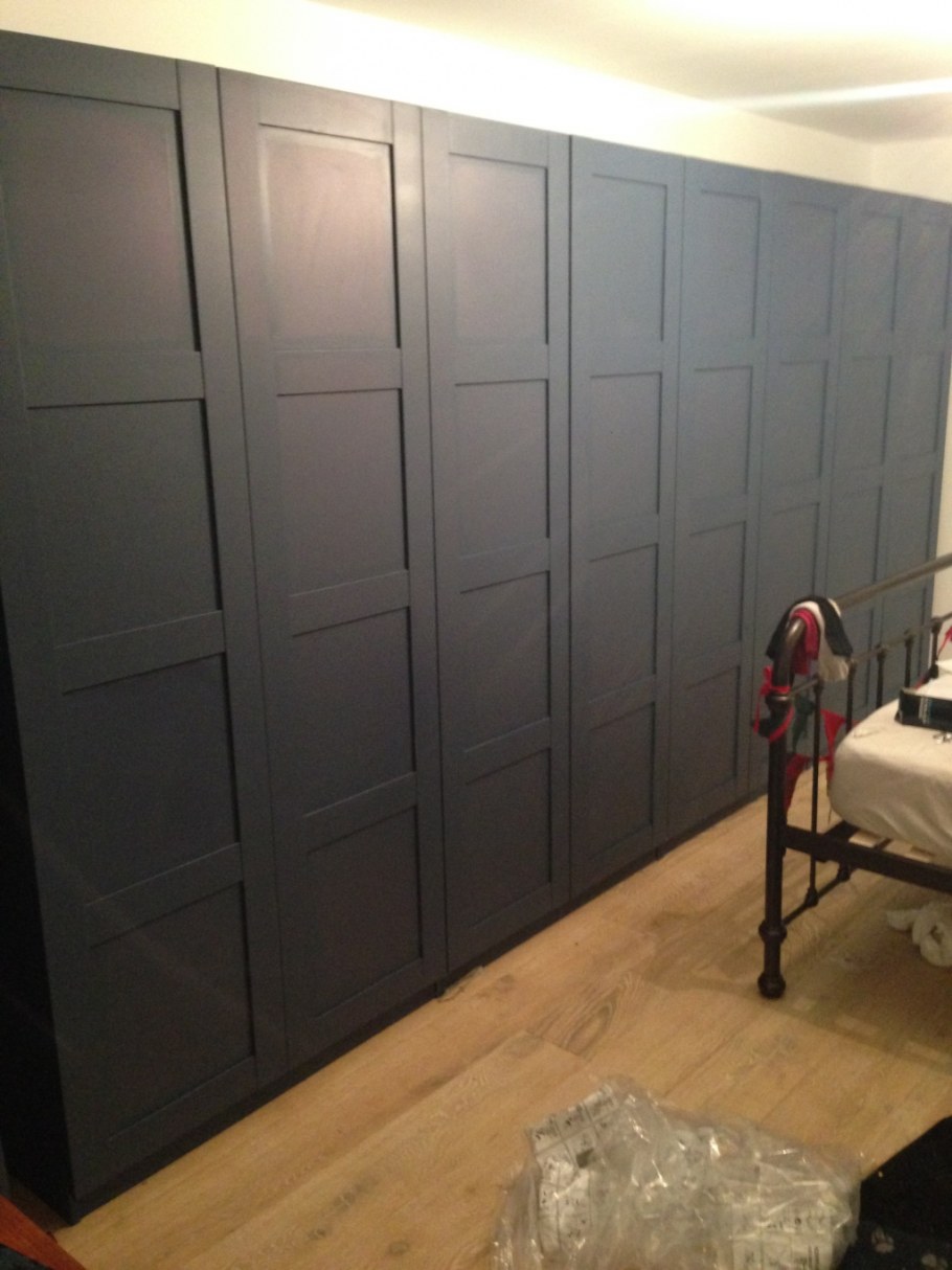 ПАКС БЕРГСБУ черно-коричневый в интерьере