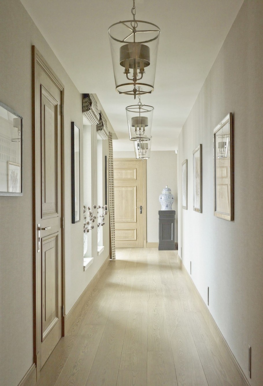 Освещение в длинном коридоре