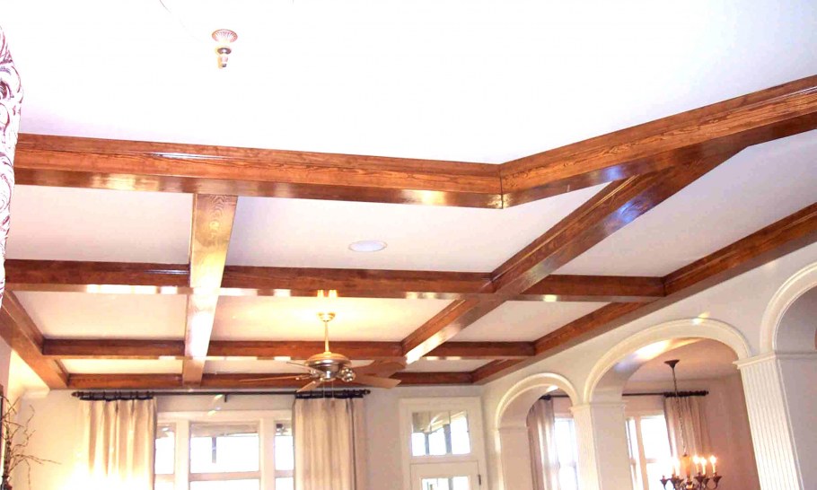 Декоративный деревянный потолок