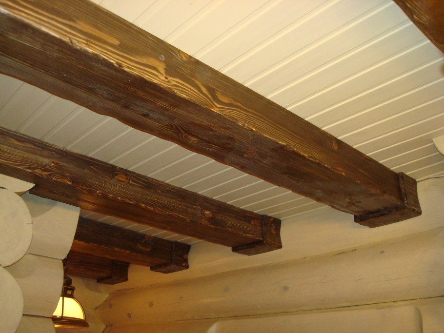 Состаренные потолочные балки