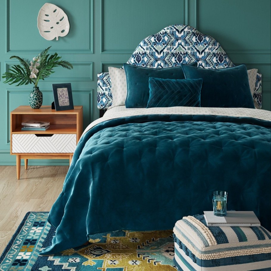 Сине зеленая спальня