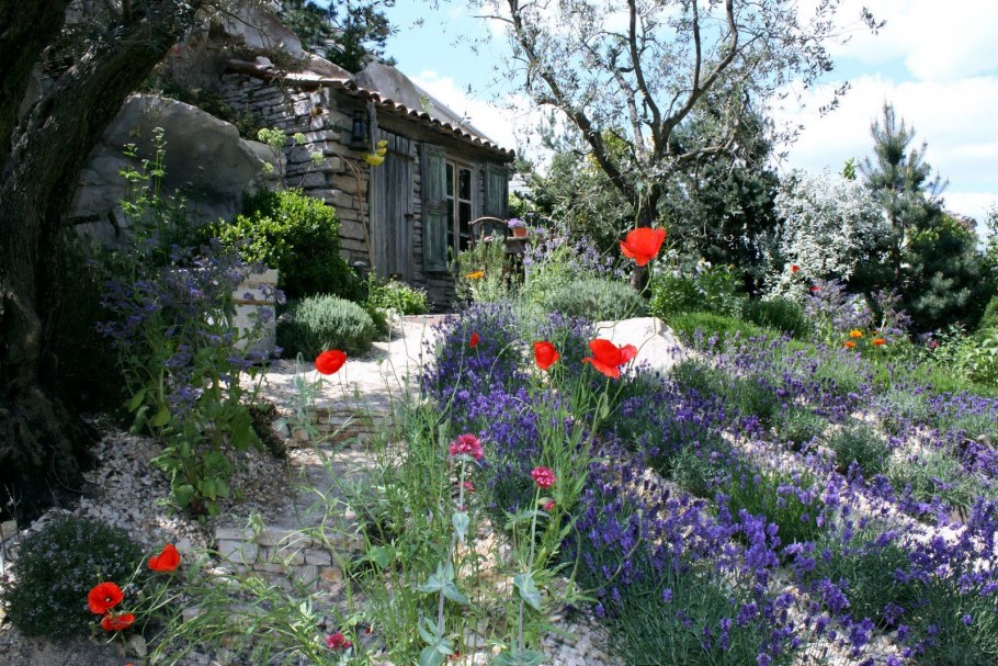 Двор и сад в стиле Прованс