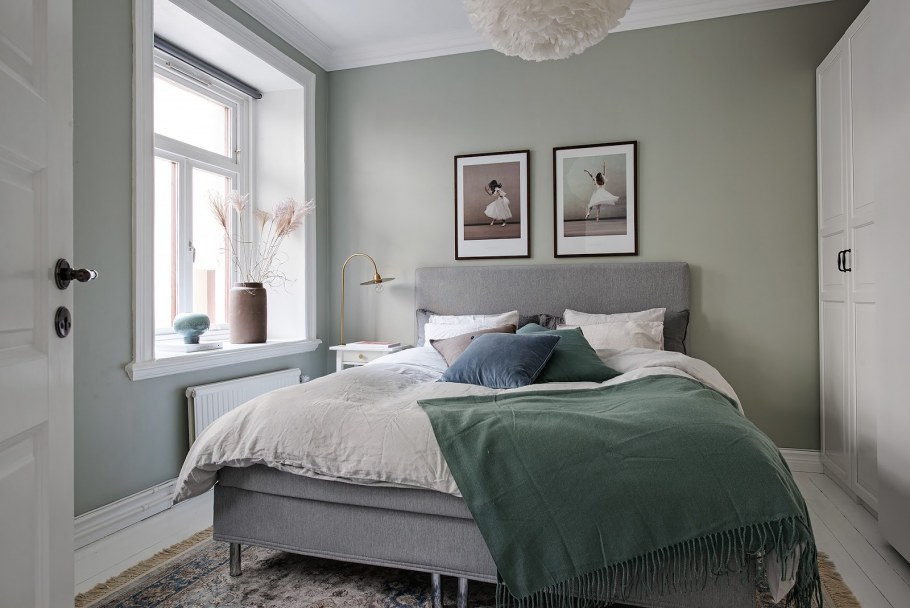 Спальня в оттенке шалфей