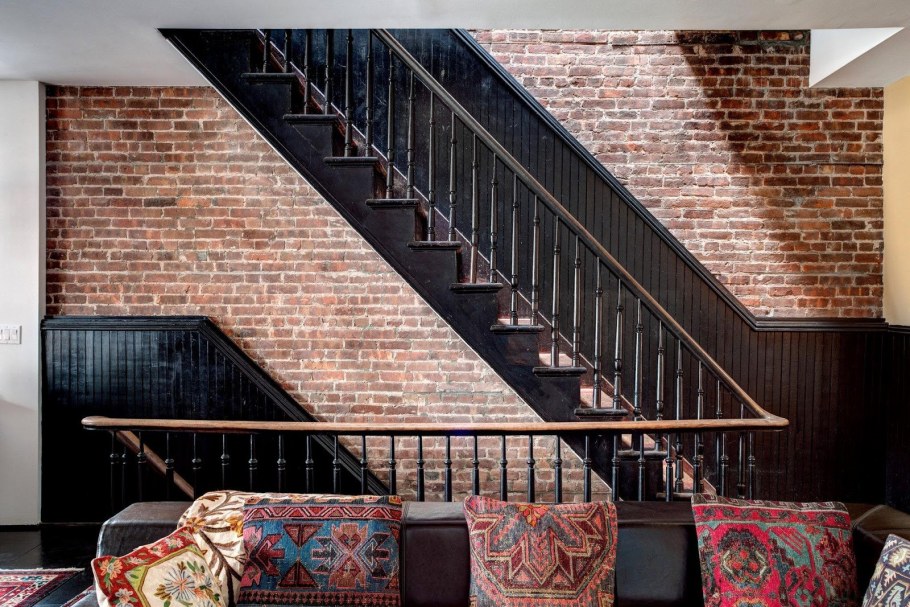 Шкаф под лестницей