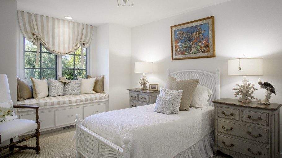 Комната английском стиле светлый