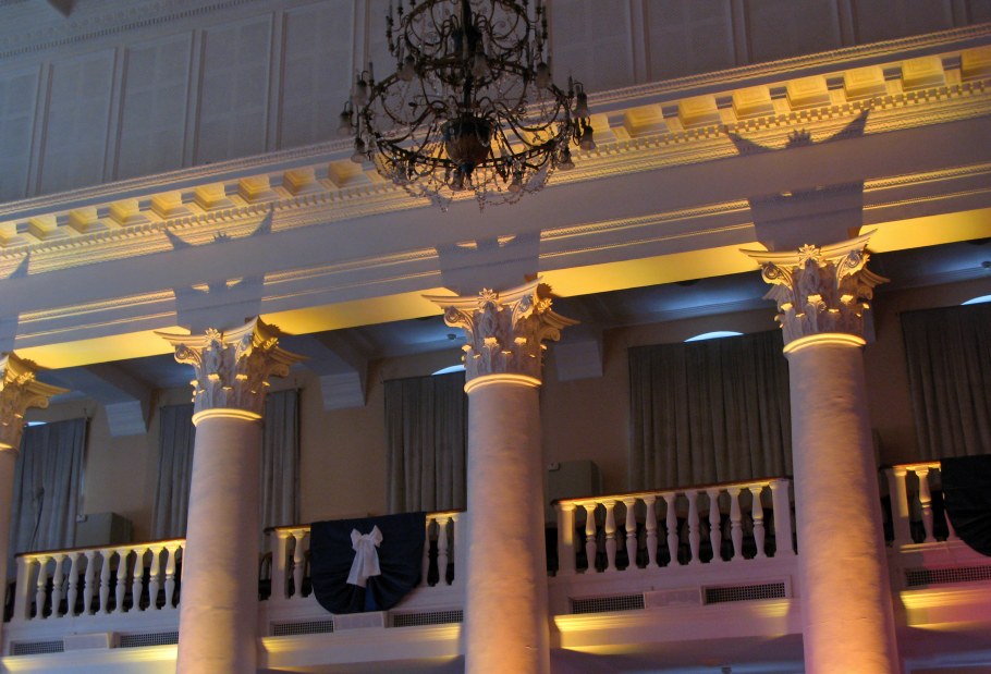 Золотой зал с колоннами